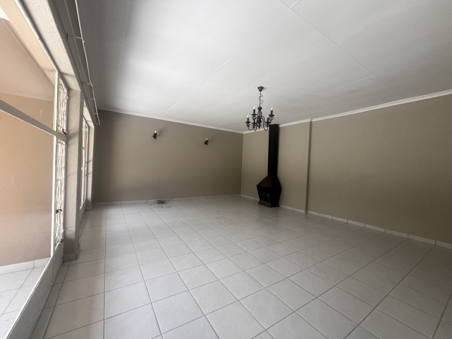 To Let 3 Bedroom Property for Rent in Flamwood North West